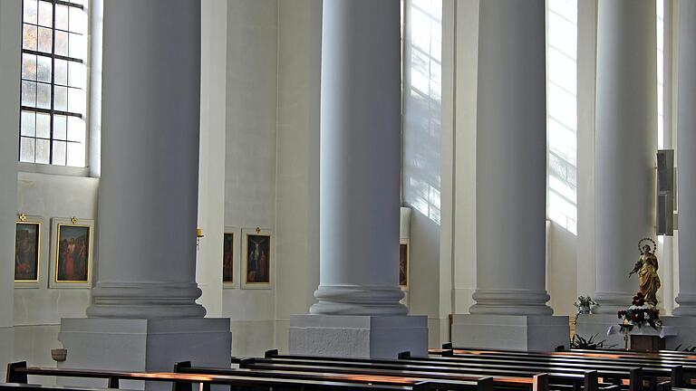 Der katholischen Kirche fehlen auf Dauer die Mittel, um ihren gesamten Gebäudebestand zu erhalten. Deshalb kategorisiert das Bistum Würzburg derzeit die Kirchen, Pfarrheime und Pfarrhäuser. Unser Symbolfoto zeigt die Stadtpfarrkirche Maria Himmelfahrt in Bad Neustadt.