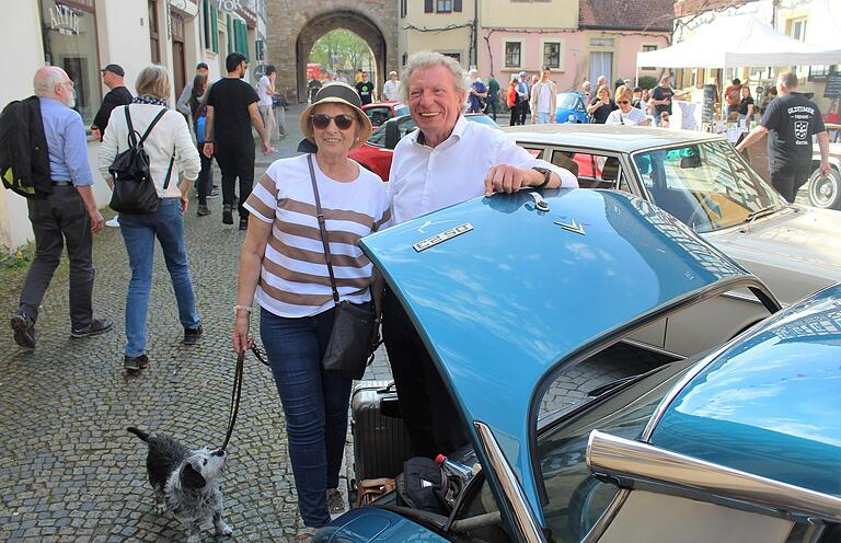 Immer wieder gerne kommen Agnes und Peter Bruha zur Schau der Oldtimer nach Prichsenstadt. Natürlich mit ihrem Citroen DS 23 (Baujahr 1973).