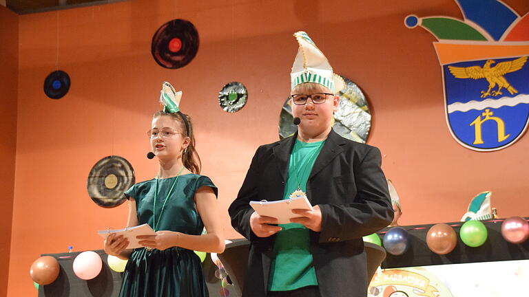 Die fünfte Karbacher Kinderfaschingssitzung in der Mehrzweckhalle.