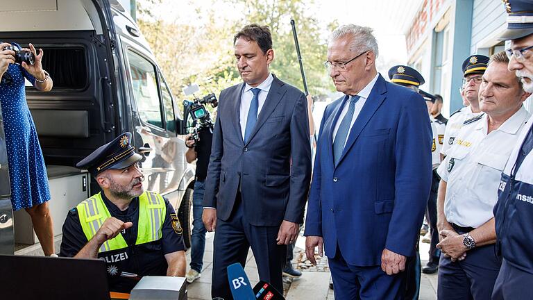 Bayerische Grenzpolizei       -  Bayerns Innenminister Joachim Herrmann (CSU) fordert vom Bund ein härteres Durchgreifen in Sachen illegaler Migration.