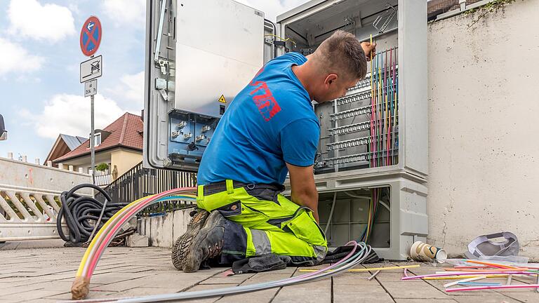 In Unterfranken kommt der Ausbau des Glasfasernetzes wie hier in Würzburg voran. Dennoch gibt es bei der Versorgung mit superschnellem Internet noch Lücken.&nbsp;