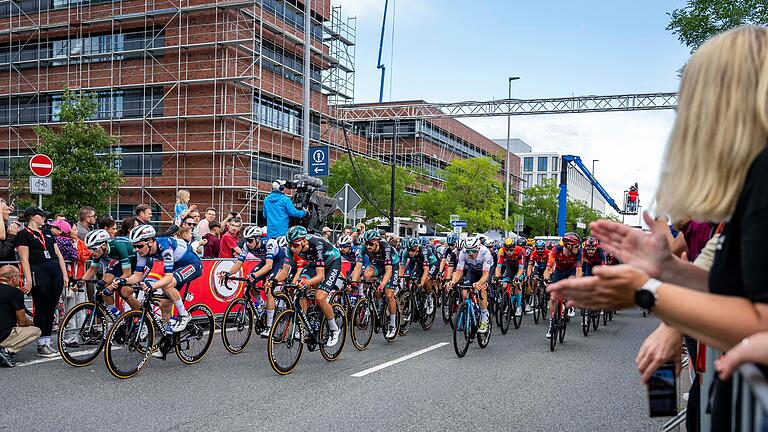 Die Deutschland-Tour der Rennrad-Profis beginnt in diesem Jahr in Schweinfurt. Am 22. August ist Start der ersten Etappe nach Heilbronn. Das Archivbild ist aus dem vergangenen Jahr bei der Ankunft in Bremen.