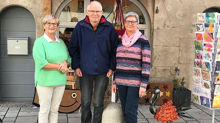 Der Vorstand des Weltladens (von links):&nbsp; Terezija Ringlein, Matthias Kunad und Friederike Baumgärtel.