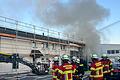 Feuerwehr-Einsatz in der Winterhäuser Straße in Würzburg-Heidingsfeld am Mittwoch: Hier brannte es in einer Lagerhalle.