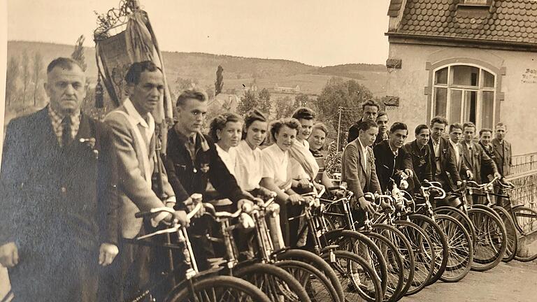 1951 oder 1952 entstand dieses Gruppenbild des Münnerstädter Radfahrvereins.       -  1951 oder 1952 entstand dieses Gruppenbild des Münnerstädter Radfahrvereins.