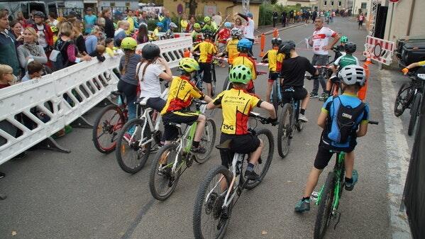 Start für die Teilnehmerinnen und Teilnehmer des U-11-Rennens.