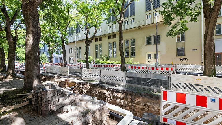 Aus einem Technik-Gebäude wird ein Wohnhaus: in der Würzburger Prymstraße soll somit ein großer Leerstand verschwinden. Stand der Aufnahme 25.06.2024. Aus einem Technik-Gebäude wird ein Wohnhaus: in der Würzburger Prymstraße soll somit ein großer Leerstand verschwinden. Stand der Aufnahme 25.06.2024.