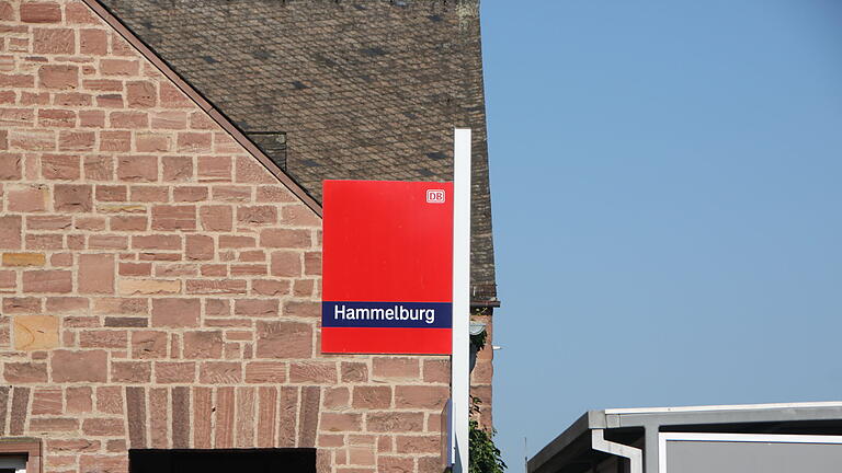 Auch der Bahnhof in Hammelburg ist von den Nacharbeiten betroffen. - Auch der Bahnhof in Hammelburg ist von den Nacharbeiten betroffen. Auch der Bahnhof in Hammelburg ist von den Nacharbeiten betroffen. - Auch der Bahnhof in Hammelburg ist von den Nacharbeiten betroffen.
