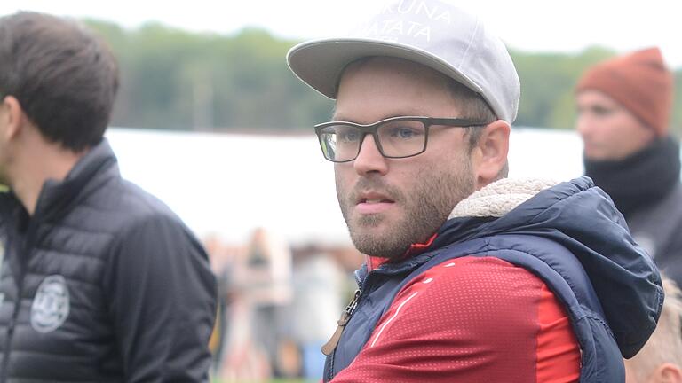 Steffen Lehofer ist aktuell beim FV Gemünden/Seifriedsburg als Spieler und Co-Trainer aktiv. Zur neuen Saison kehrt der 33-Jährige zum TSV Karlburg zurück, für den er bereits von 2011 bis 2017 spielte. Steffen Lehofer ist aktuell beim FV Gemünden/Seifriedsburg als Spieler und Co-Trainer aktiv. Zur neuen Saison kehrt der 33-Jährige zum TSV Karlburg zurück, für den er bereits von 2011 bis 2017 spielte.