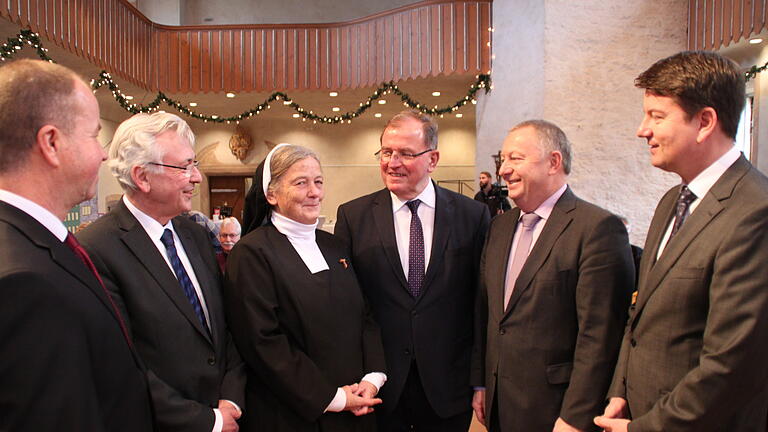 Auftaktveranstaltung am 20. Dezember 2018 im Kloster Maria Bildhausen: Dort soll in absehbarer Zeit eine Bayerische Akademie für Sozialberufe und Ehrenamt angesiedelt werden. Der Freistaat stellte Fördermittel für eine Machbarkeitsstudie in Aussicht. Ein Projektkoordinator wird ab 2019 die Arbeit in Maria Bildhausen aufnehmen.