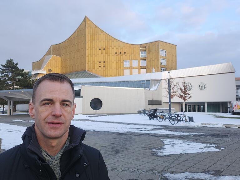 Alexander Steinbeis vor der Berliner Philharmonie. Dort war er 14 Jahre lang Direktor des Deutschen Symphonie-Orchesters Berlin. Alexander Steinbeis vor der Berliner Philharmonie. Dort war er 14 Jahre lang Direktor des Deutschen Symphonie-Orchesters Berlin.