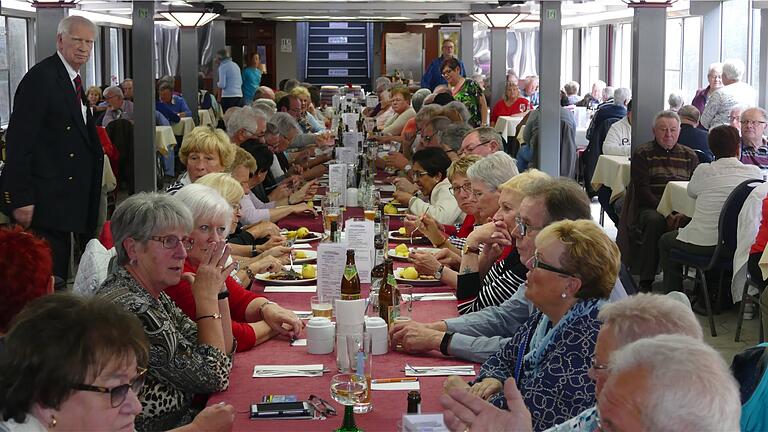 Gemeinsames Mittagessen auf dem MS Franconia Gemeinsames Mittagessen auf dem MS Franconia