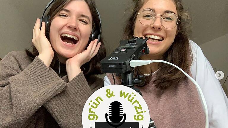 Hannah Schaffert (links) und Clara Schwinn sowie weitere zehn Studentinnen gewannen beim Wettbewerb 'Mach Dein Radio' den ersten Preis in der Kategorie 'Besser leben' der Campus-Radios.