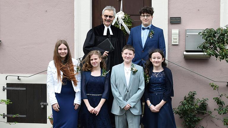 Kim Bauer, Amy Weichsel, Linus Weihprecht, Eva Hartmann, Noel Schlag. Kim Bauer, Amy Weichsel, Linus Weihprecht, Eva Hartmann, Noel Schlag.