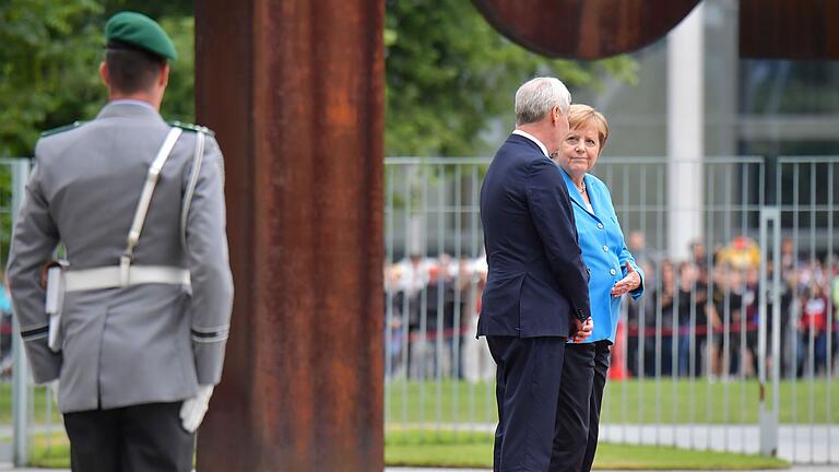 Merkels Zittern: Wenn die Krankheit zum Politikum wird       -  Beim Treffen mit dem finnischen Premier Antti Rinne war Bundeskanzlerin Angela Merkel bemüht, ihr Zittern zu unterdrücken.