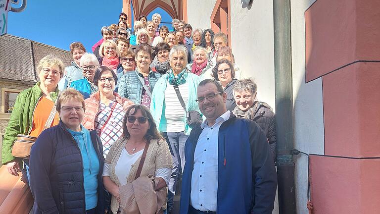 Gruppenbild mit den Ortsbäuerinnen des Landkreises Kitzingen. Gruppenbild mit den Ortsbäuerinnen des Landkreises Kitzingen.