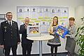 Unser Bild zeigt von links Kreisbrandinspektor Michael Ohmert, Kreisbrandrat Stefan Schmöger, Katharina Wenzel, Leiterin der Geschäftsstelle der Versicherungskammer Bayern in Bad Neustadt und Kerstin Jackson, Direktionsbeauftragte für Gewerbekunden.