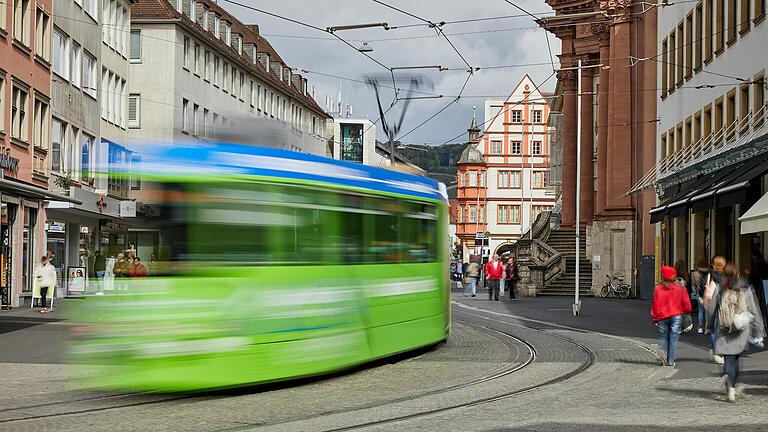 Zwischen Heuchelhof und Hauptbahnhof könnten die Straßenbahnen künftig in dichterem Takt fahren - falls der Würzburger Stadtrat das so beschließt.&nbsp;