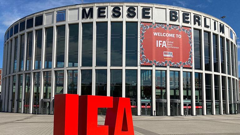 IFA-Logo       -  In diesem Jahr buhlen auch Chip-Hersteller wie Intel und Qualcomm um die Gunst der Messebesucher(Archivbild)