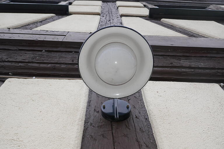 Die Lichter sollen hier noch lange nicht ausgehen: Der 'Weiße Bock' biete Breitbrunn eine Riesenchance auf ein Projekt für das ganze Dorf, sagt die Bürgermeisterin. Die Lichter sollen hier noch lange nicht ausgehen: Der 'Weiße Bock' biete Breitbrunn eine Riesenchance auf ein Projekt für das ganze Dorf, sagt die Bürgermeisterin.