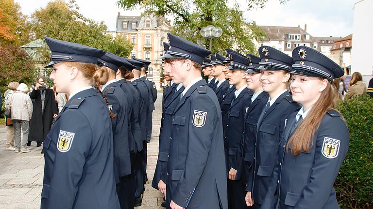 Feierliche Vereidigung von 125 künftigen Bundespolizisten in der Wandelhalle. Feierliche Vereidigung von 125 künftigen Bundespolizisten in der Wandelhalle.