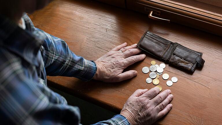 Am Anfang fällt es gar nicht so auf, dass viele Frauen als Rentnerinnen weniger Geld zur Verfügung haben.