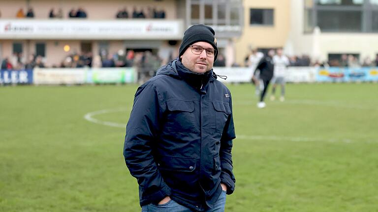 Dominik Garbatz kurz nach der Verabschiedung von der Mannschaft: Der 35-Jährige hört als Sportleiter beim FC Sand auf.