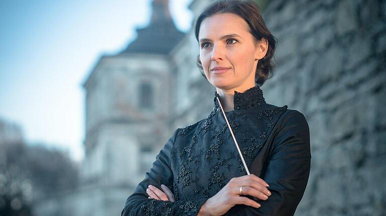 Oksana Lyniv (43), erste Dirigentin in der Geschichte der Bayreuther Festspiele. Oksana Lyniv (43), erste Dirigentin in der Geschichte der Bayreuther Festspiele.