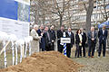 Spatenstich zum neuen Medienkanal am Uniklinikum und Auftakt zur neuen Straßenbahntrasse: (von links): Prof. Goerg Ertl (Ärztlicher Direktor Universitätsklinikum Würzburg), Bernd Sibler (Bayerischer Staatsminister für Wissenschaft und Kunst), Volkmar Halbleib (MdL, SPD), Patrick Friedl (MdL, Grüne), Oberbürgermeister Christian Schuchardt, Bürgermeister Adolf Bauer, Kerstin Celina (MdL, Grüne), Thomas Schäfer (Geschäftsführer Würzburger Versorgungs- und Verkehrs GmbH), Manfred Ländner (MdL, CSU) und Jan Knippel (Leiter Universitätsbau beim Staatlichen Bauamt Würzburg).