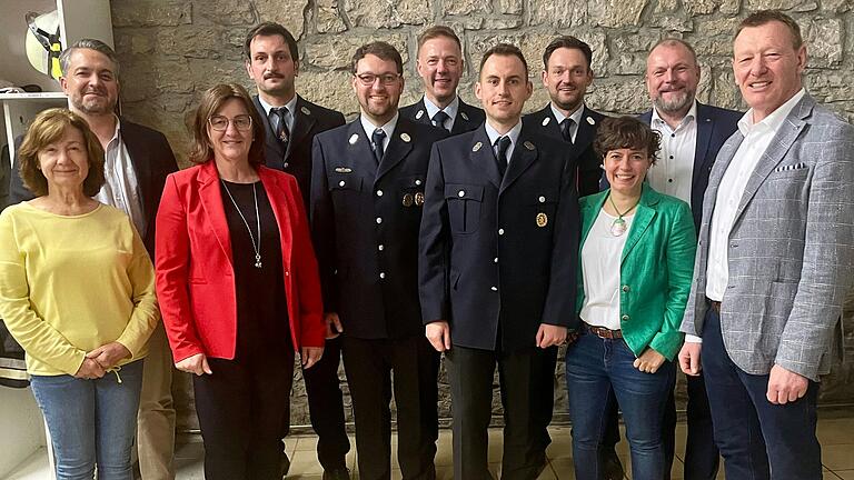 Die Gewählten und Vertreter der Stadt Ochsenfurt (von links): Ingrid Stryjski, Johannes Klinke, Rosa Behon, Manuel Kernwein, Thomas Lutz, Andreas Kleinschrodt, Kersten Neubert, Philipp Bissinger, Sylvia Neubert, Thomas Eberth und Peter Juks. Die Gewählten und Vertreter der Stadt Ochsenfurt (von links): Ingrid Stryjski, Johannes Klinke, Rosa Behon, Manuel Kernwein, Thomas Lutz, Andreas Kleinschrodt, Kersten Neubert, Philipp Bissinger, Sylvia Neubert, Thomas Eberth und Peter Juks.