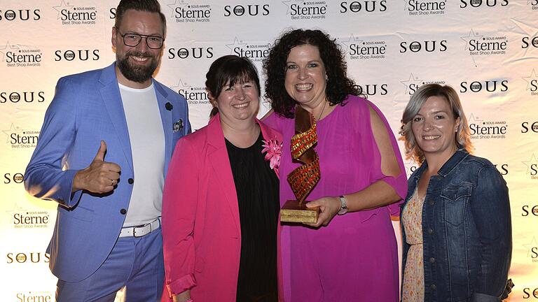 Pecht       -  Über den diesjährigen SOUS-Award in der Kategorie First Time Winners – Textilhäuser konnte sich PECHT – die Shoppingwelt in Bad Neustadt – freuen.