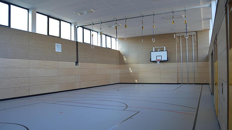 Die renovierte Schulturnhalle in Urspringen ist seit wenigen Tagen auch wieder für den Breitensport nutzbar. Die renovierte Schulturnhalle in Urspringen ist seit wenigen Tagen auch wieder für den Breitensport nutzbar.