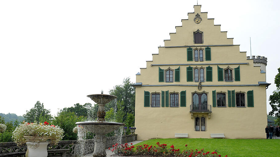 Heiraten im Schloss       -  Der Traum von einer Vintage-Hochzeit wird im Schloss Rosenau bei Coburg in Rödental wahr.
