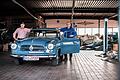 Beide leidenschaftliche Sammler: Georg Hofmann, Initiator des Oldtimer-Clubs Haßfurt (links), und Stephan Schnaus, Chef einer Autowerkstatt.