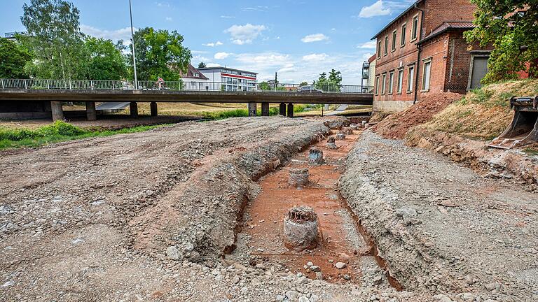 Momentan wird der letzte Bauabschnitt für den Hochwasserschutz an der Brend in Bad Neustadt wird fertiggestellt. Zuletzt fanden die Bohrpfahlarbeiten statt.&nbsp;