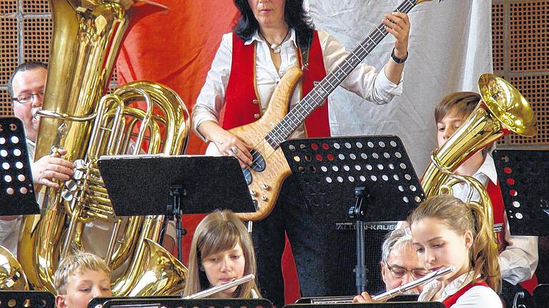 &bdquo;Klinge, kleines Frühlingslied, kling hinaus ins Weite&ldquo;: Mit  Versen Heinrich Heines begann das Frühjahrskonzert von Musikschule und -Verein Hambach.