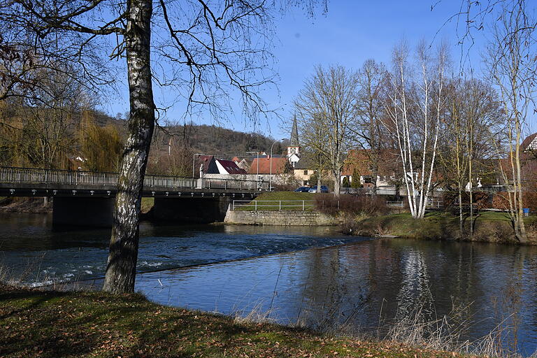 Sollen saniert werden: die Tauber- und die Mühlbachbrücke. Sollen saniert werden: die Tauber- und die Mühlbachbrücke.