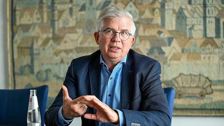 Der Würzburger Infektiologe Andrew Ullmann ist gesundheitspolitischer Sprecher der FDP-Fraktion im Bundestag. Mit einem Vorstoß für mehr Organspenden sorgt er nun für Aufsehen. Der Würzburger Infektiologe Andrew Ullmann ist gesundheitspolitischer Sprecher der FDP-Fraktion im Bundestag. Mit einem Vorstoß für mehr Organspenden sorgt er nun für Aufsehen.