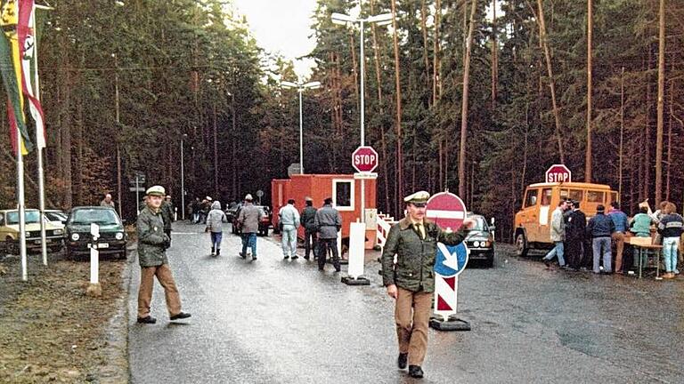 Am Grenzübergang zwischen Allertshausen und Hellingen: Die erneuerte Straße wurden am 26. Januar 1990 freigegeben. Am Grenzübergang zwischen Allertshausen und Hellingen: Die erneuerte Straße wurden am 26. Januar 1990 freigegeben.