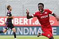 Die helle Freude: Benjika Caciel seinen 1:0-Führungstreffer gegen die zweite Mannschaft des FC Bayern. Am Ende siegten die Würzburger Kickers mit 2:0.&nbsp;