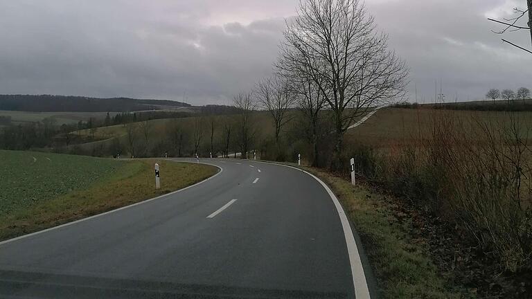 Die Kreisstraße K 2825 zwischen Kembach und Dertingen: Auf dieser Straße müssen Baumfällarbeiten vorgenommen werden. Aus diesem Grund wird der Abschnitt ab Donnerstag, 10. Februar, gesperrt. Die Kreisstraße K 2825 zwischen Kembach und Dertingen: Auf dieser Straße müssen Baumfällarbeiten vorgenommen werden. Aus diesem Grund wird der Abschnitt ab Donnerstag, 10. Februar, gesperrt.