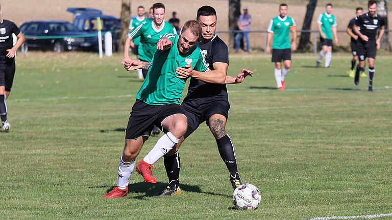 Früher Gegner, mittlerweile in einem Team: Danny Merkel (links) und Patrick Popa-Zobel dürften mit der SG Knetzgau/Oberschwappach aber nicht in der höchsten Klasse des Bezirks kicken.