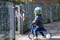 Seit Wochen sind die Kitas in Deutschland geschlossen, ein Ende ist nicht in Sicht. Foto: Julian Stratenschulte/dpa       -  Berufstätige Eltern verlassen sich darauf, dass ihre Kinder in der Kita betreut werden. Doch was wenn die Gruppen schließen?