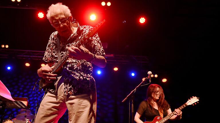 John Mayall ist tot       -  John Mayall trat noch bis ins hohe Alter auf.