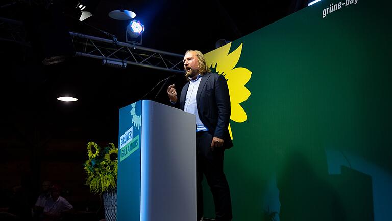 Politischer Frühschoppen auf dem Volksfest Gillamoos       -  Anton Hofreiter auf dem Gillamoos in Abensberg.