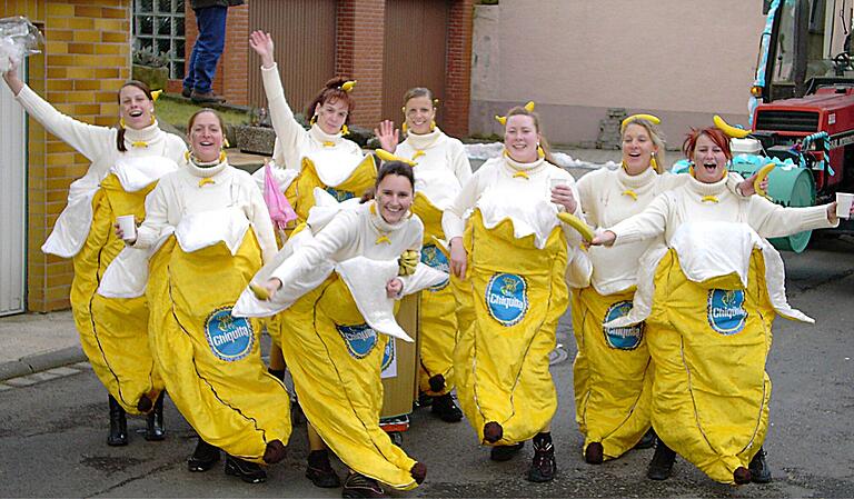 2003 ging es als 'geschälte' Banane durch den Grund. Statt Bonbons gabs Bananen. 2003 ging es als 'geschälte' Banane durch den Grund. Statt Bonbons gabs Bananen. 