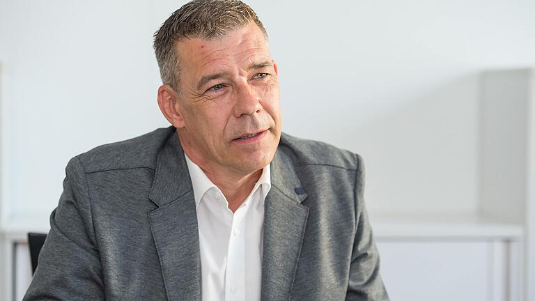 AfD-MdL Richard Graupner kritisiert eine 'Schweinfurt ist bunt'-Äußerung zur Gefahr des Rechtsextremismus für Freiheit und Demokratie.