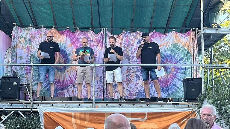 Das Kabarett 'Die Häsch' mit (von links) Jochen Fuchs, Benjamin Holzheimer, Georg Barth und Tobias Krenzer begeisterte das Publikum beim Clubfest mit viel Lokalkolorit. Das Kabarett 'Die Häsch' mit (von links) Jochen Fuchs, Benjamin Holzheimer, Georg Barth und Tobias Krenzer begeisterte das Publikum beim Clubfest mit viel Lokalkolorit.