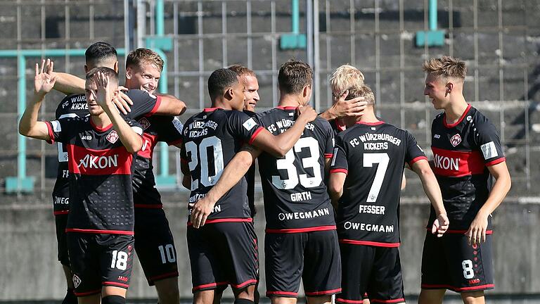 Können die Würzburger Kickers wie hier beim Sieg in Augsburg künftig wieder öfters jubeln?