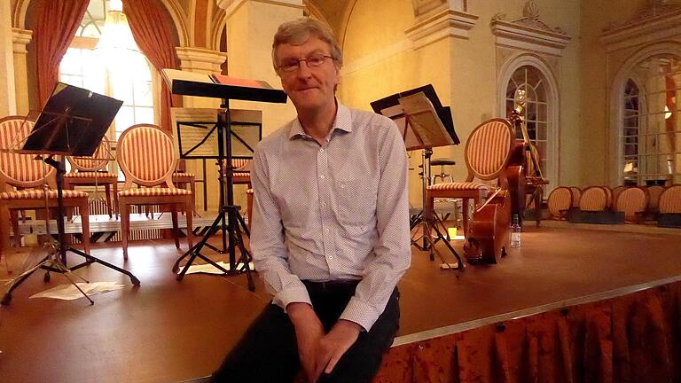 Nach den letzten Proben: Johannes Moesus gibt nach dem Sommer- und Jubiläumskonzert sein Amt als Chefdirigent des Bayerischen Kammerorchesters Bad Brückenau ab. Foto: Thomas Ahnert       -  Nach den letzten Proben: Johannes Moesus gibt nach dem Sommer- und Jubiläumskonzert sein Amt als Chefdirigent des Bayerischen Kammerorchesters Bad Brückenau ab. Foto: Thomas Ahnert